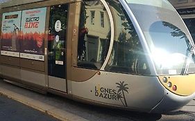 New cheap PRIVATE ROOM, KITCHEN ,TRAM on site, 12 minutes from nice train station with tram , beach in 17 min with tram , CHAMBRE PRIVÉE pas cher, cuisine équipée , tram sur place, à 12 min de la gare de Nice avec le tram, 17 min plage
