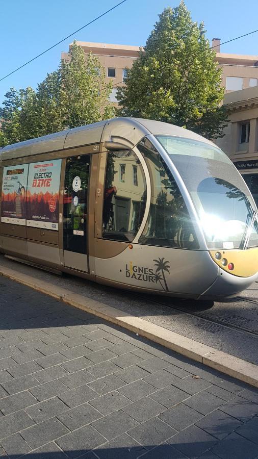 New cheap PRIVATE ROOM, KITCHEN ,TRAM on site, 12 minutes from nice train station with tram , beach in 17 min with tram , CHAMBRE PRIVÉE pas cher, cuisine équipée , tram sur place, à 12 min de la gare de Nice avec le tram, 17 min plage Extérieur photo