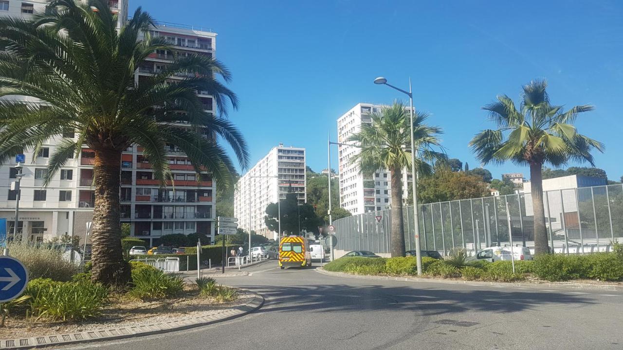 New cheap PRIVATE ROOM, KITCHEN ,TRAM on site, 12 minutes from nice train station with tram , beach in 17 min with tram , CHAMBRE PRIVÉE pas cher, cuisine équipée , tram sur place, à 12 min de la gare de Nice avec le tram, 17 min plage Extérieur photo