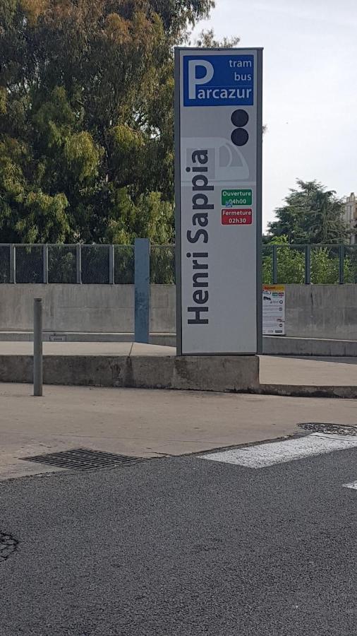 New cheap PRIVATE ROOM, KITCHEN ,TRAM on site, 12 minutes from nice train station with tram , beach in 17 min with tram , CHAMBRE PRIVÉE pas cher, cuisine équipée , tram sur place, à 12 min de la gare de Nice avec le tram, 17 min plage Extérieur photo