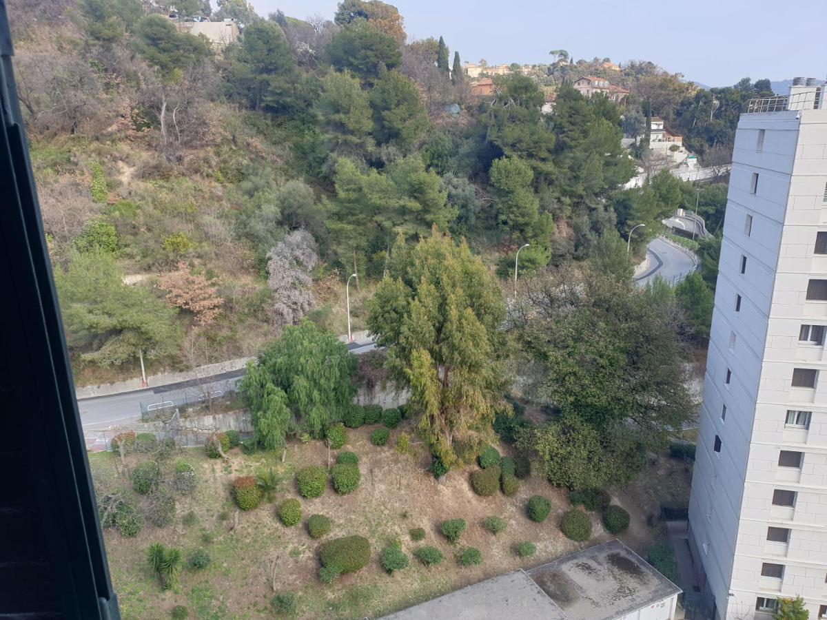 New cheap PRIVATE ROOM, KITCHEN ,TRAM on site, 12 minutes from nice train station with tram , beach in 17 min with tram , CHAMBRE PRIVÉE pas cher, cuisine équipée , tram sur place, à 12 min de la gare de Nice avec le tram, 17 min plage Extérieur photo