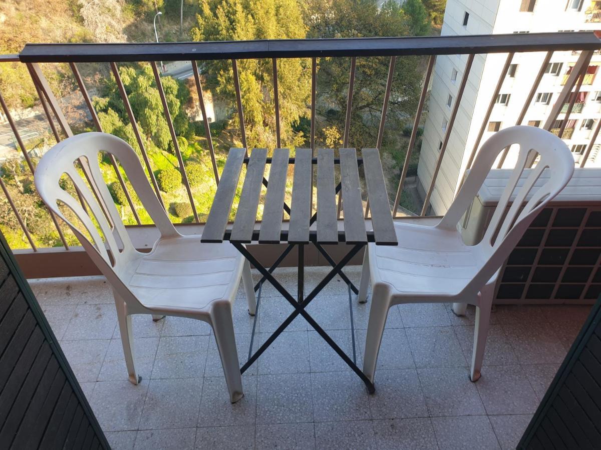 New cheap PRIVATE ROOM, KITCHEN ,TRAM on site, 12 minutes from nice train station with tram , beach in 17 min with tram , CHAMBRE PRIVÉE pas cher, cuisine équipée , tram sur place, à 12 min de la gare de Nice avec le tram, 17 min plage Extérieur photo